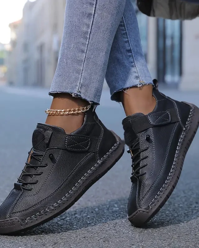 Clelia nera indossata coi jeans