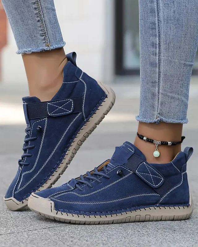Clelia blu indossata coi jeans